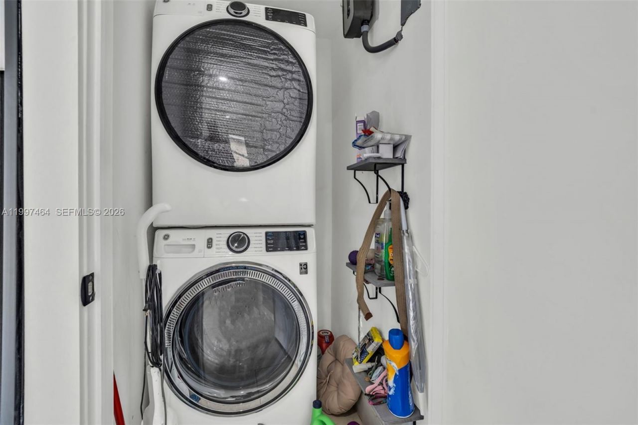 1055 NE 144th St, North Miami, FL 33161 Photo