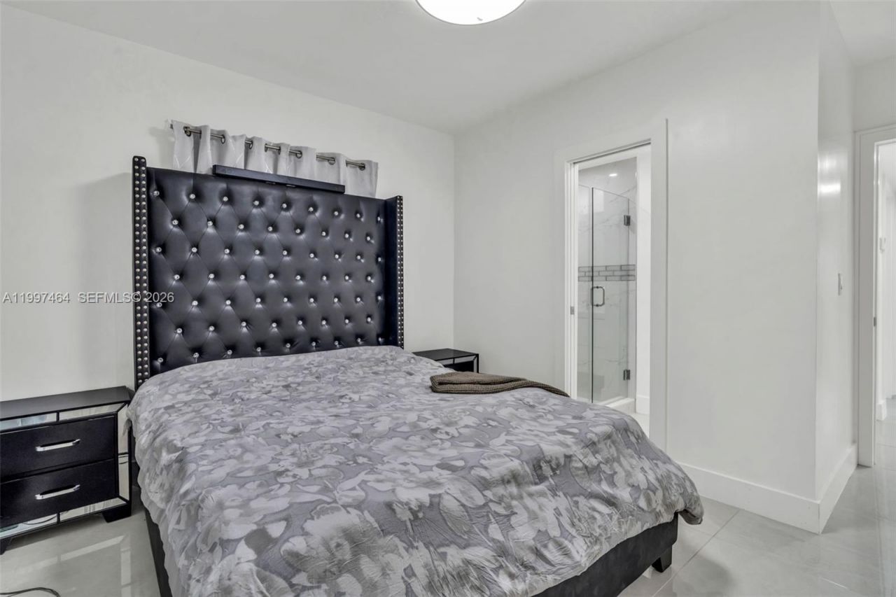 1055 NE 144th St, North Miami, FL 33161 Photo