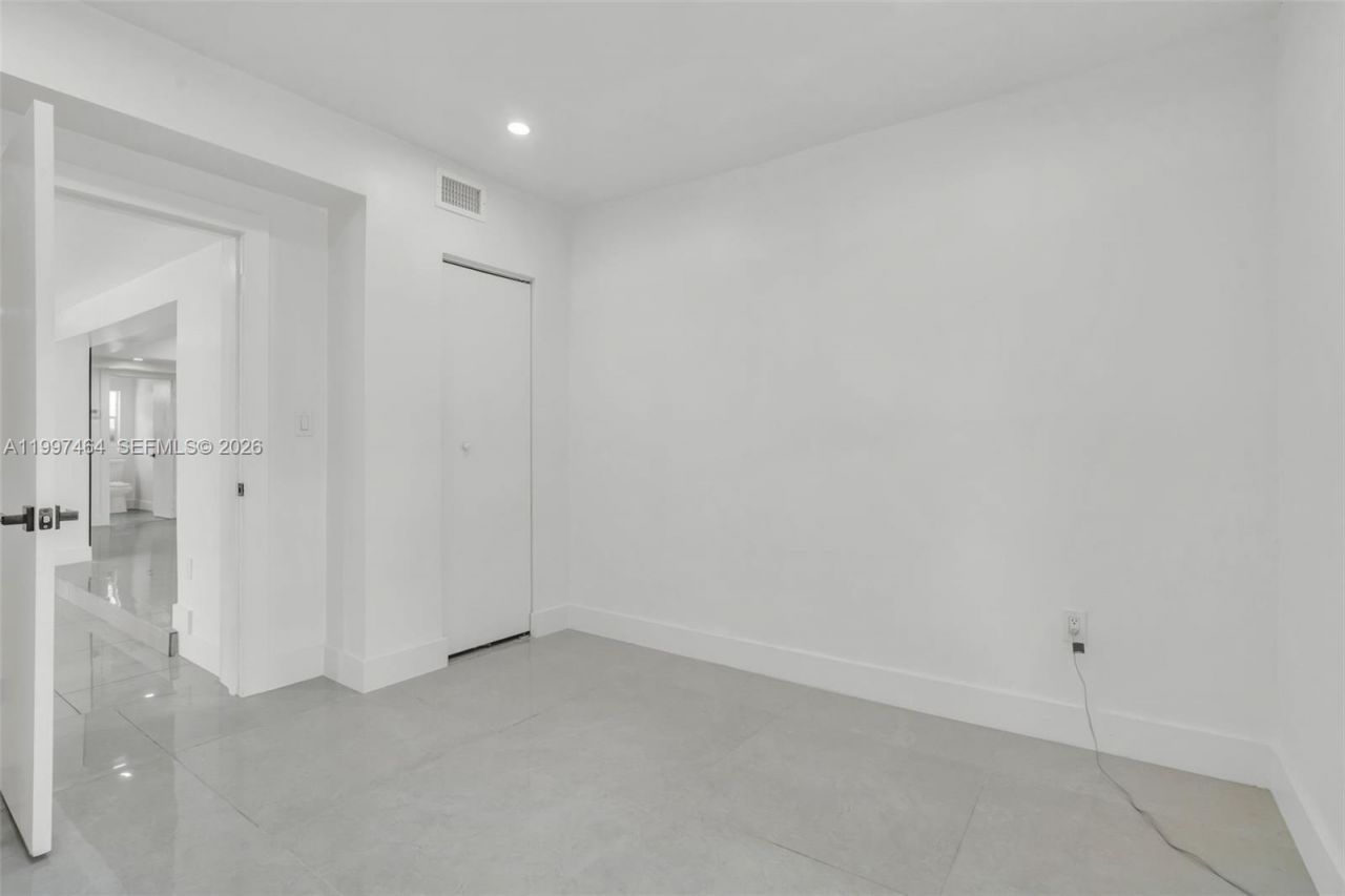 1055 NE 144th St, North Miami, FL 33161 Photo