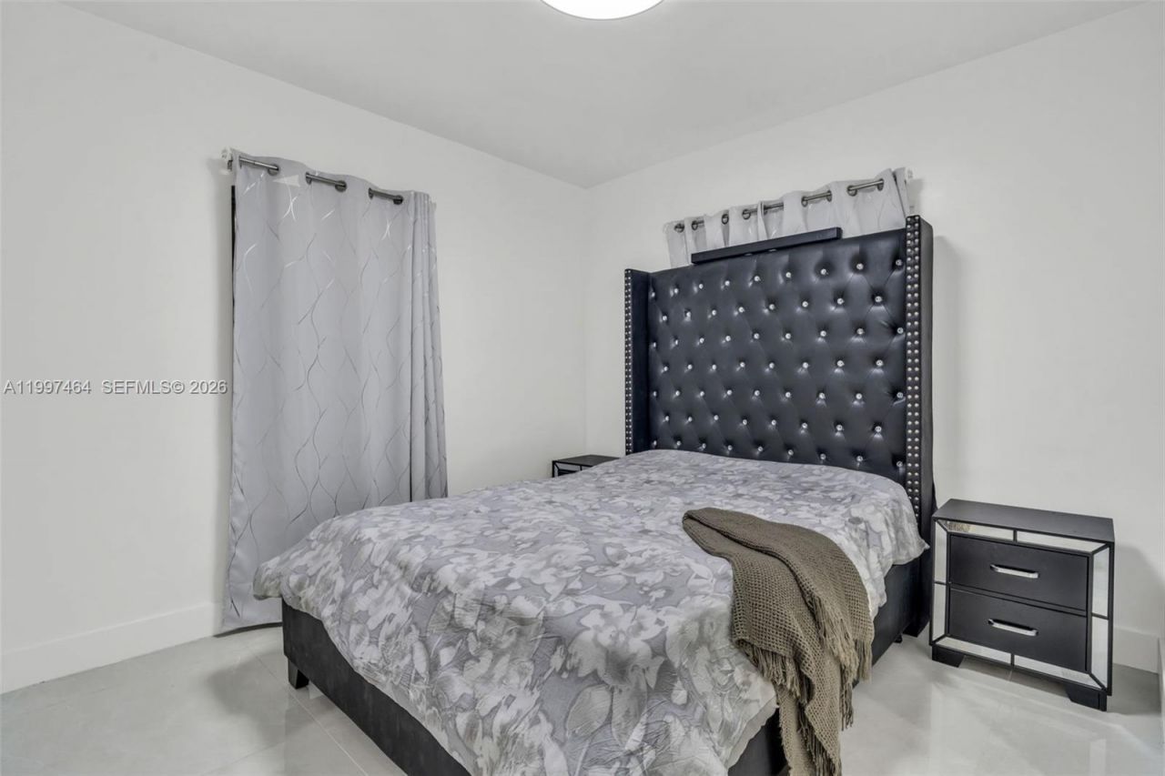 1055 NE 144th St, North Miami, FL 33161 Photo