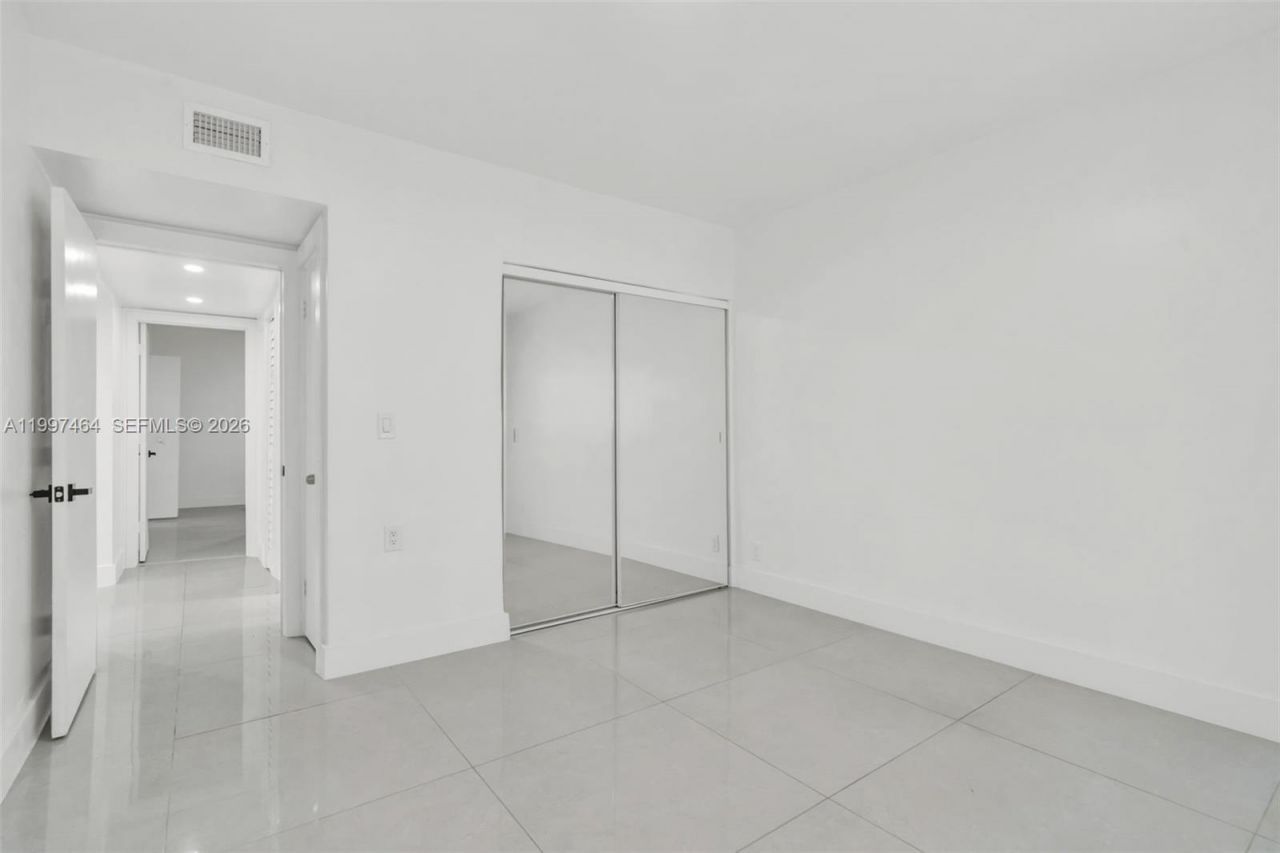 1055 NE 144th St, North Miami, FL 33161 Photo