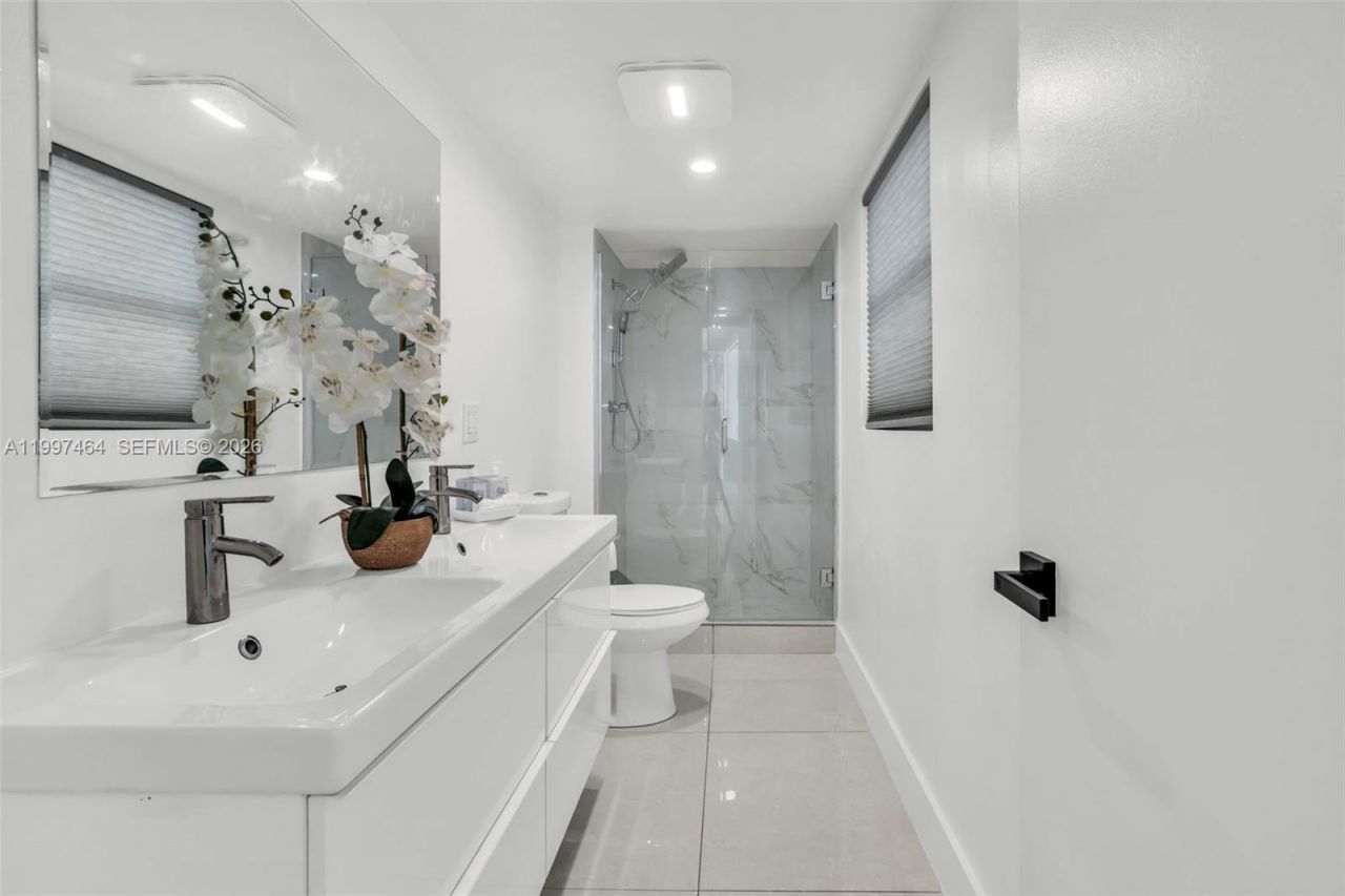 1055 NE 144th St, North Miami, FL 33161 Photo