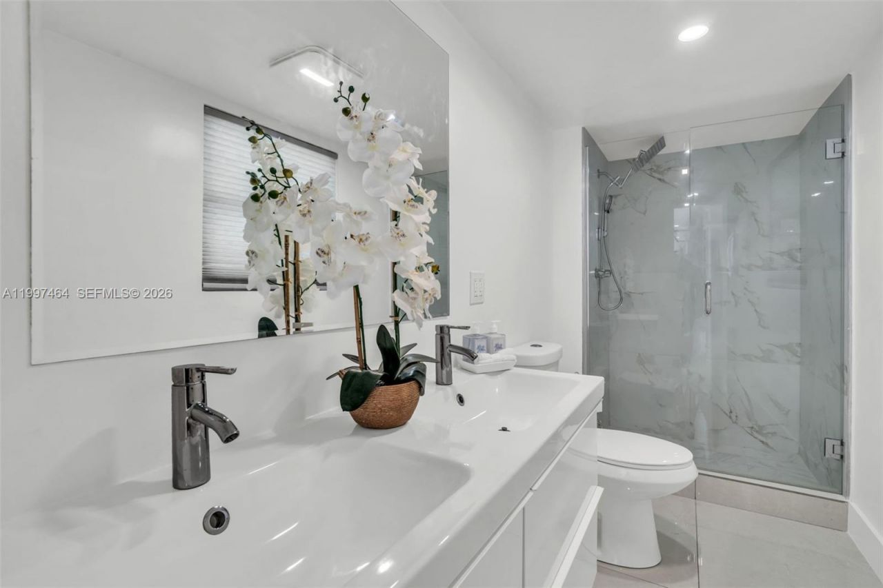 1055 NE 144th St, North Miami, FL 33161 Photo