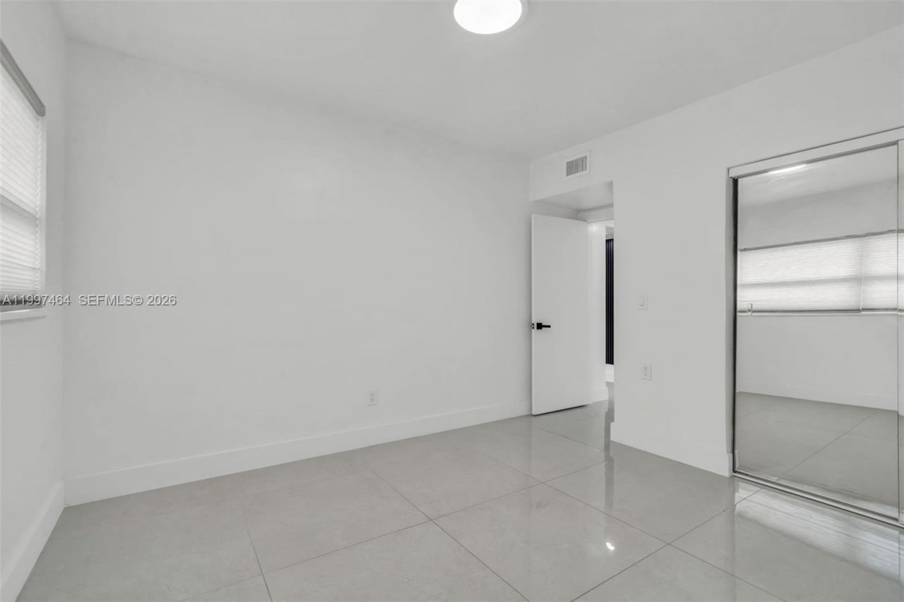 1055 NE 144th St, North Miami, FL 33161 Photo