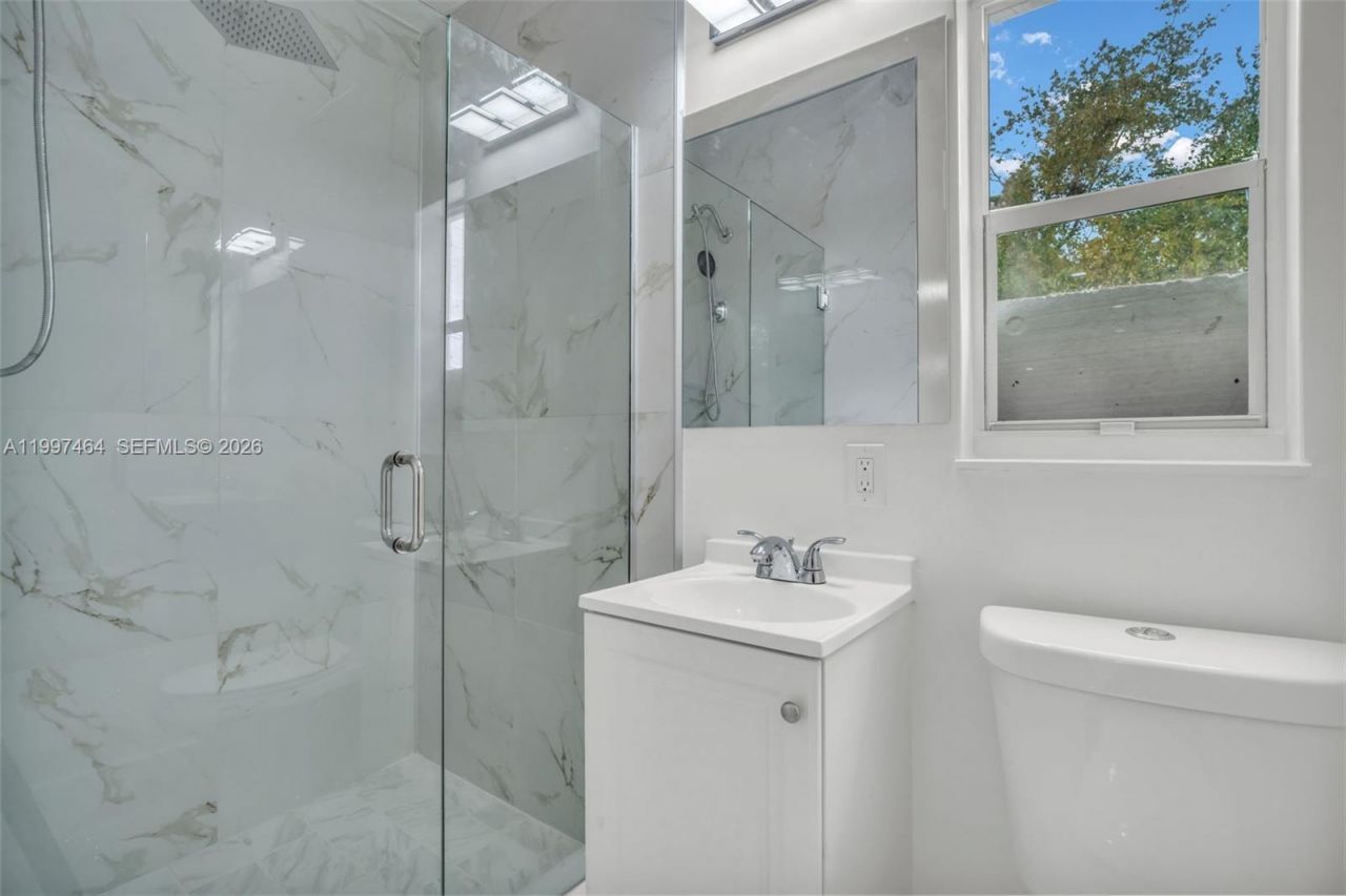 1055 NE 144th St, North Miami, FL 33161 Photo