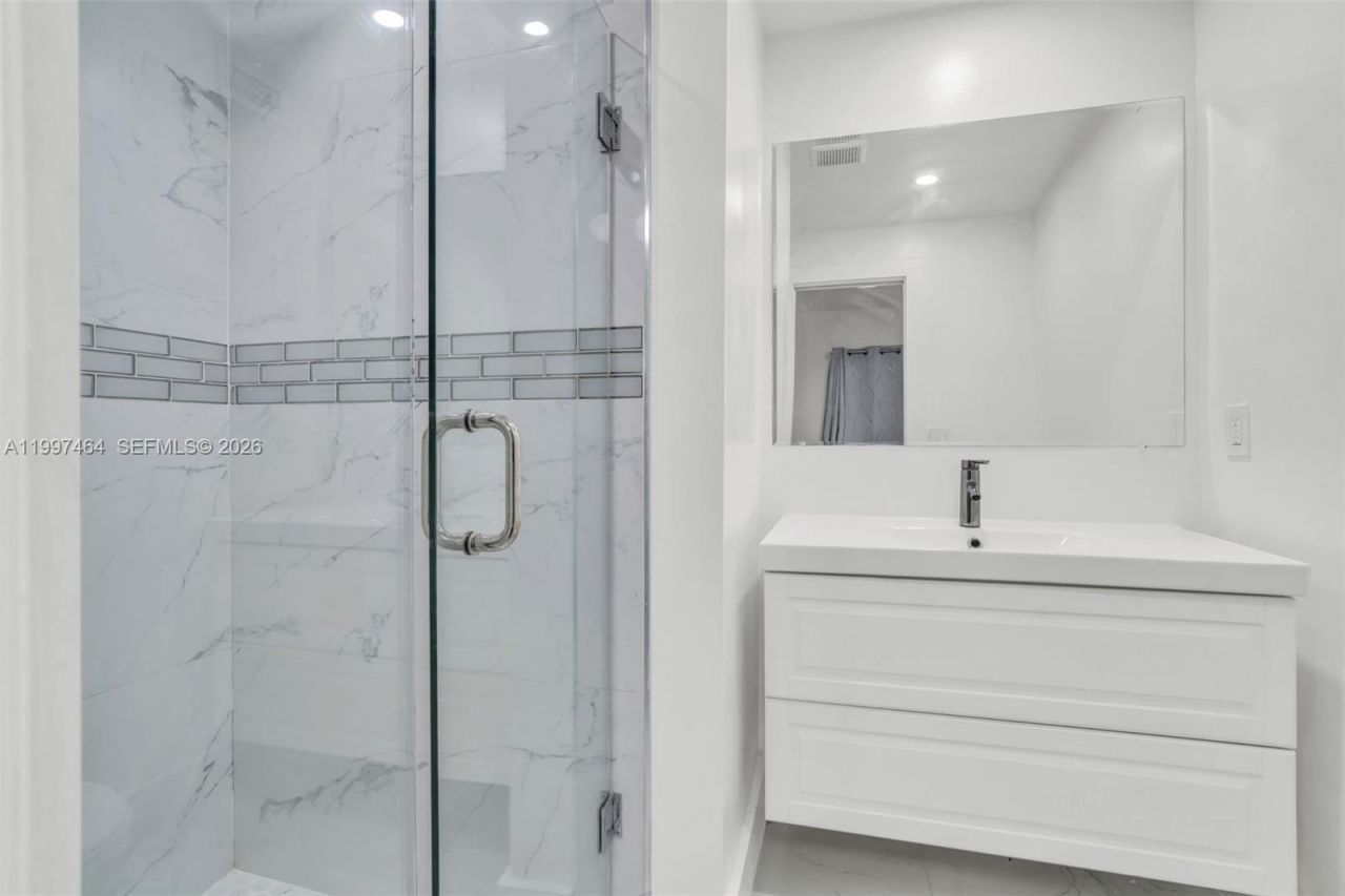 1055 NE 144th St, North Miami, FL 33161 Photo