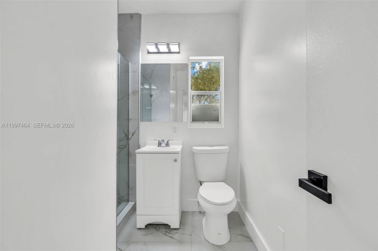 1055 NE 144th St, North Miami, FL 33161 Photo