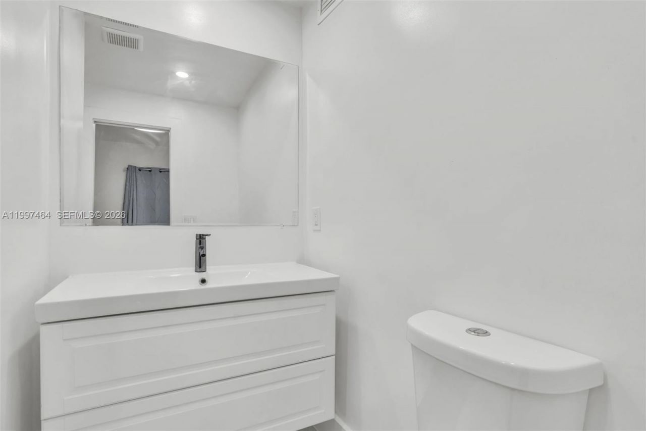 1055 NE 144th St, North Miami, FL 33161 Photo