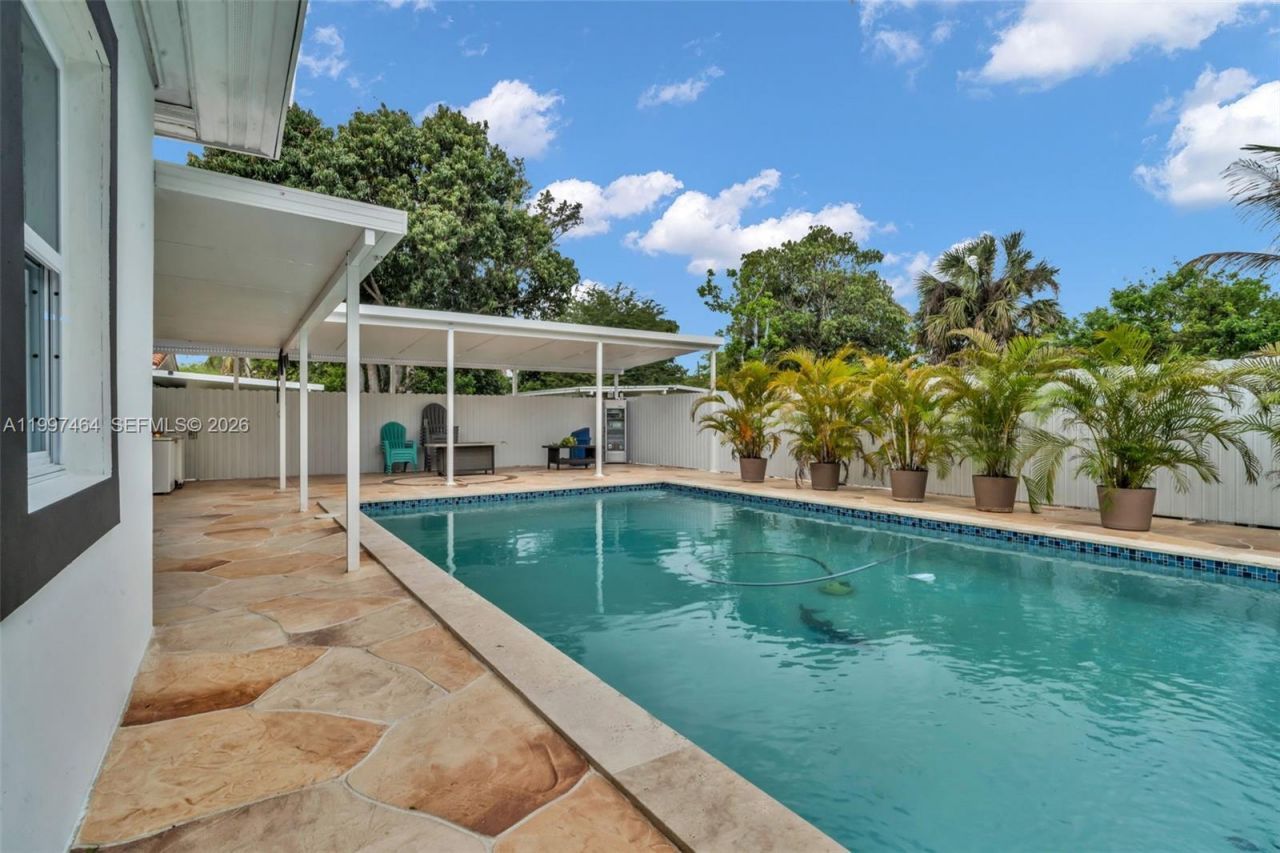 1055 NE 144th St, North Miami, FL 33161 Photo