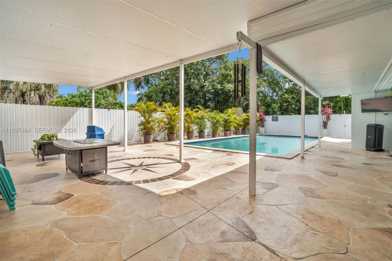 1055 NE 144th St, North Miami, FL 33161 Photo