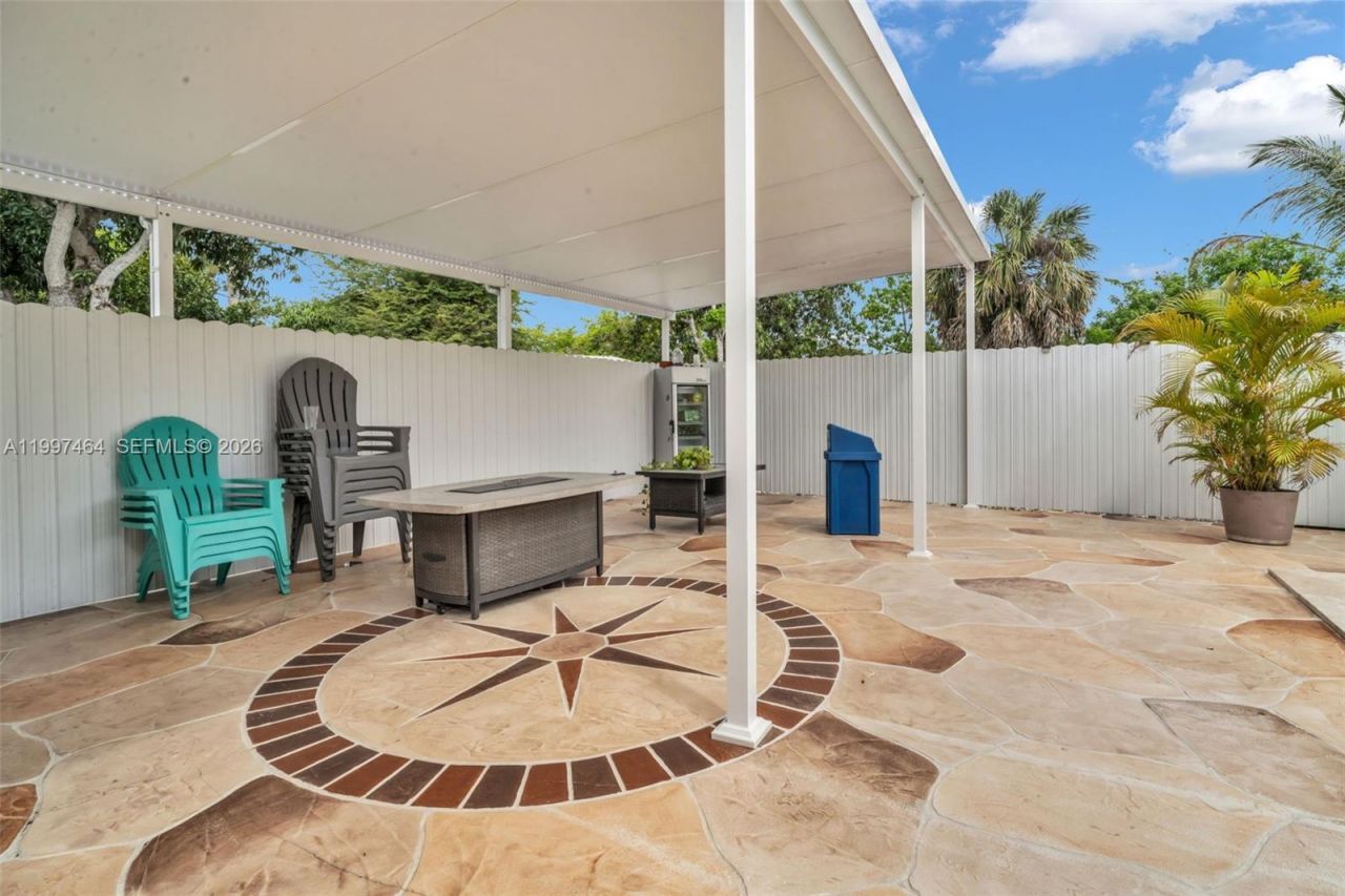 1055 NE 144th St, North Miami, FL 33161 Photo