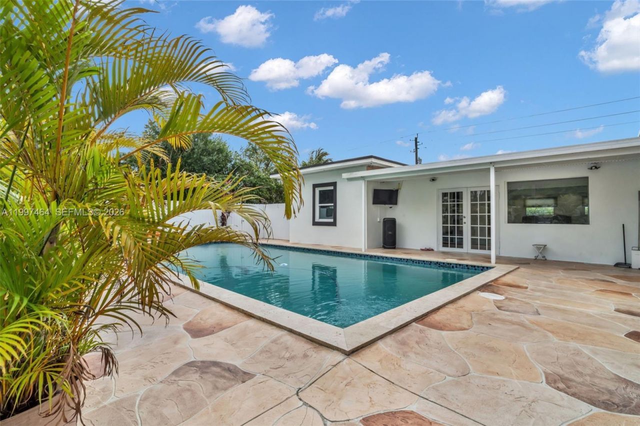 1055 NE 144th St, North Miami, FL 33161 Photo
