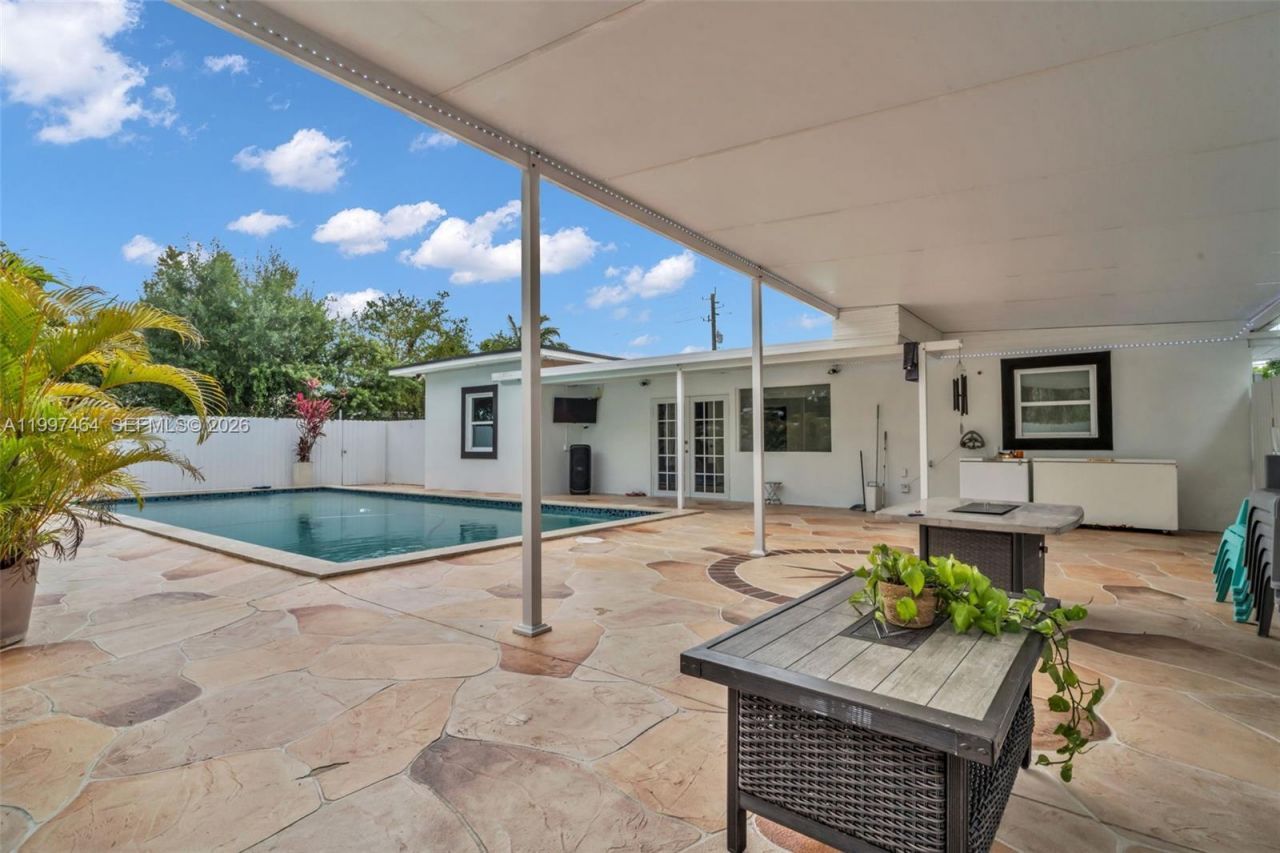 1055 NE 144th St, North Miami, FL 33161 Photo