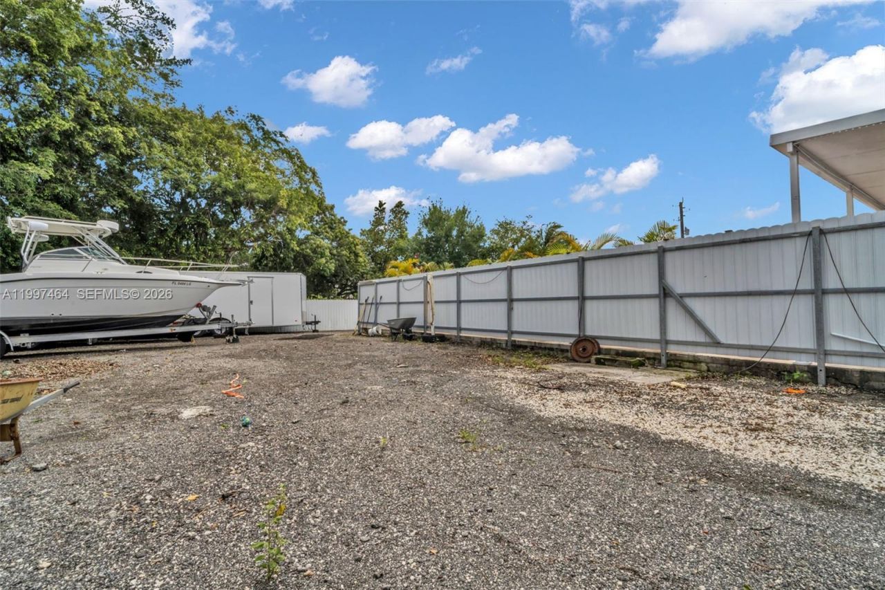 1055 NE 144th St, North Miami, FL 33161 Photo