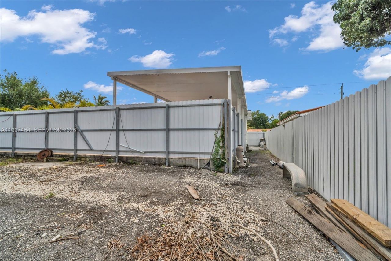 1055 NE 144th St, North Miami, FL 33161 Photo