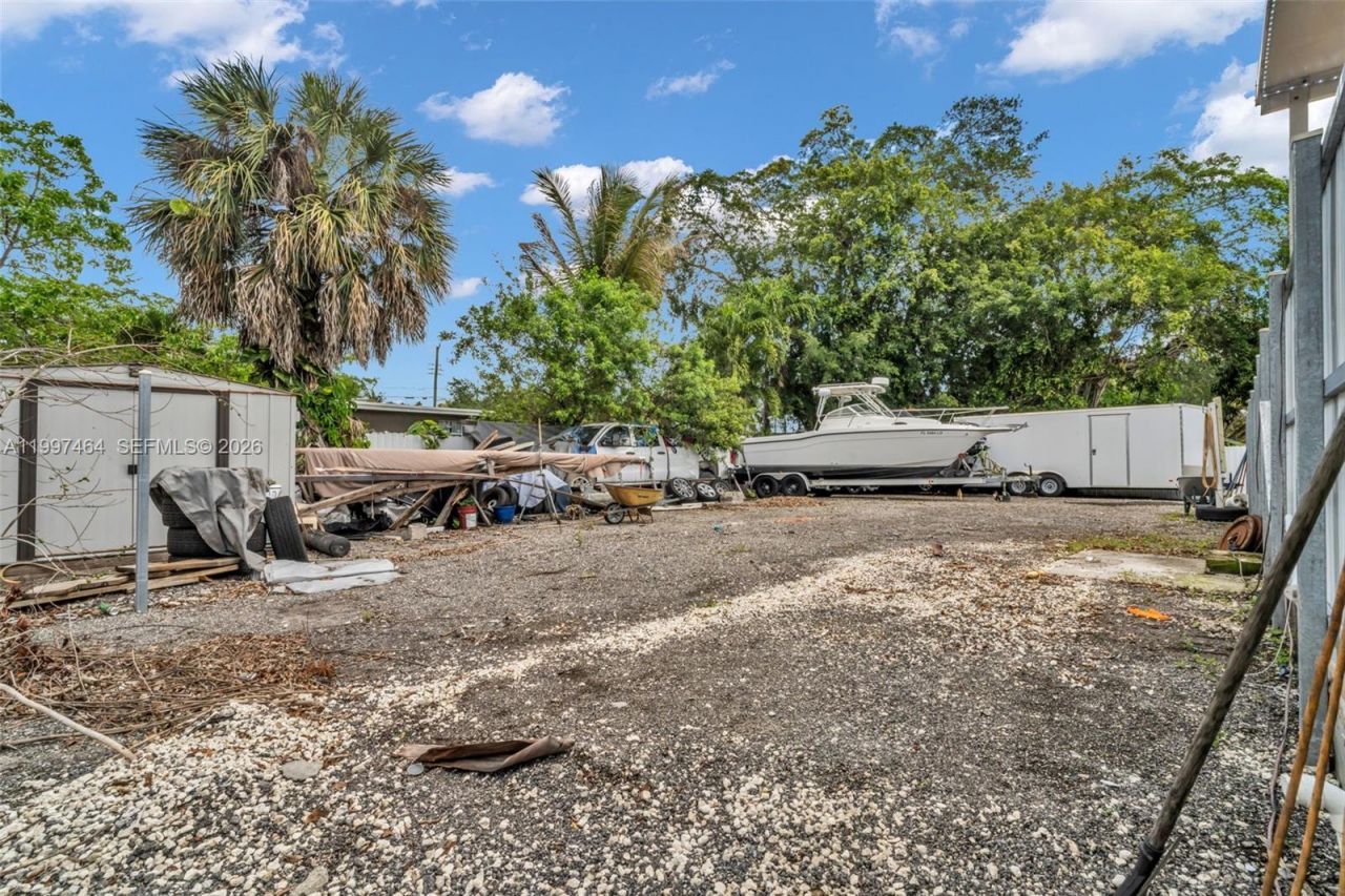 1055 NE 144th St, North Miami, FL 33161 Photo