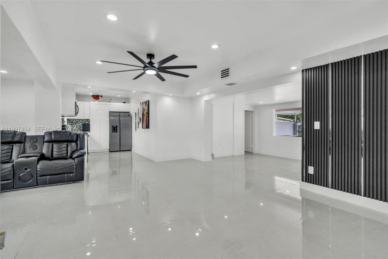 1055 NE 144th St, North Miami, FL 33161 Photo