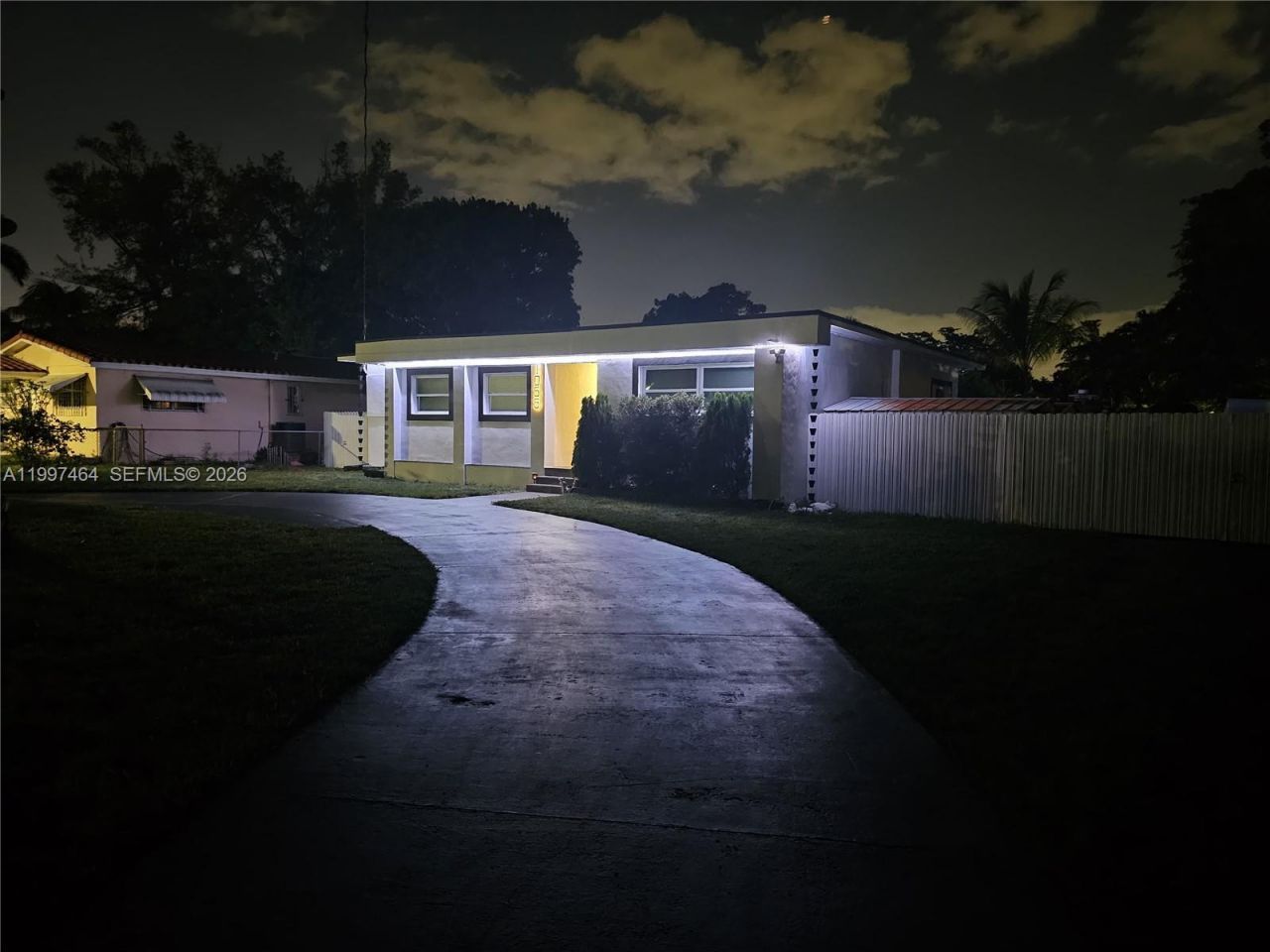 1055 NE 144th St, North Miami, FL 33161 Photo