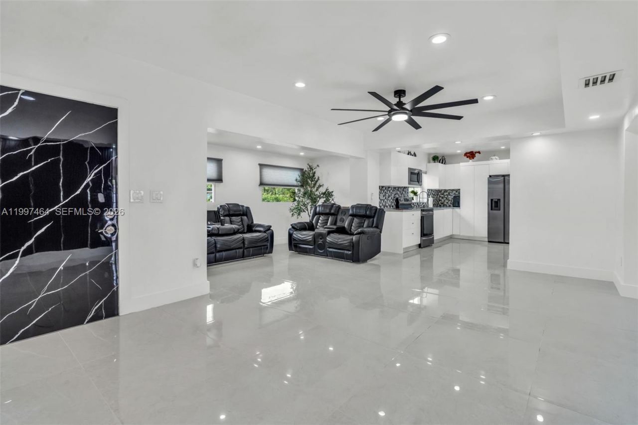 1055 NE 144th St, North Miami, FL 33161 Photo