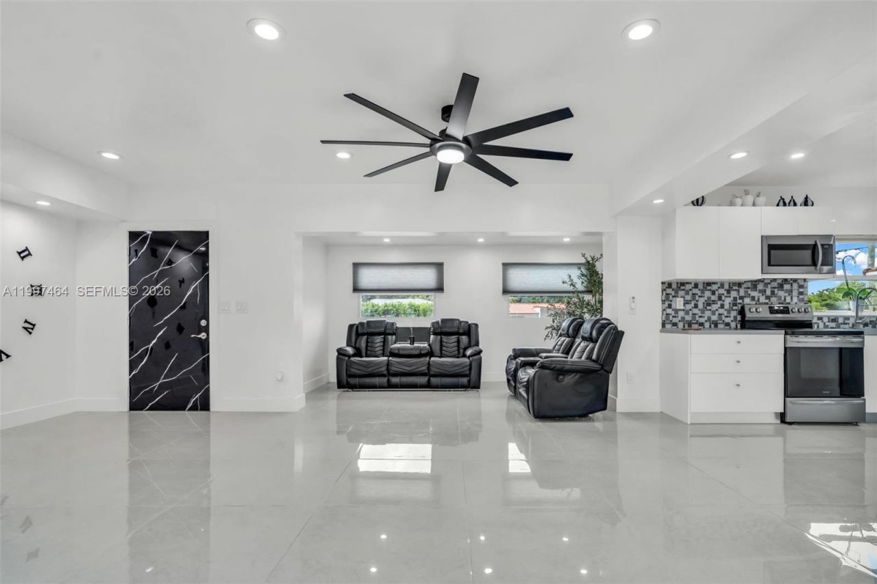 1055 NE 144th St, North Miami, FL 33161 Photo
