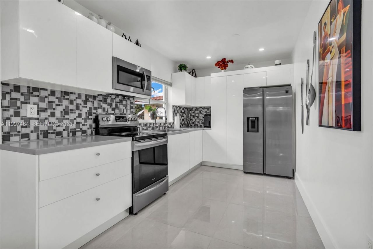 1055 NE 144th St, North Miami, FL 33161 Photo