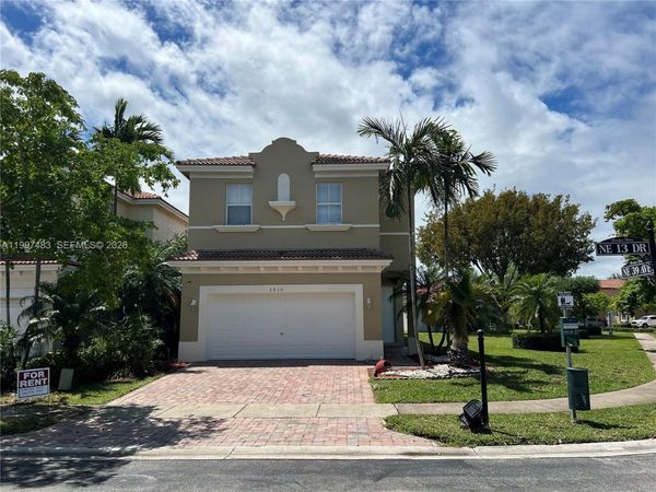 3910 NE 13th Dr, Homestead, FL 33033