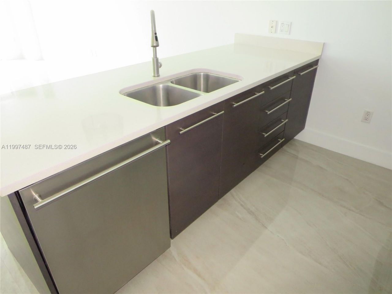 500 Brickell Ave , Unit 3006, Miami, FL 33131 Photo