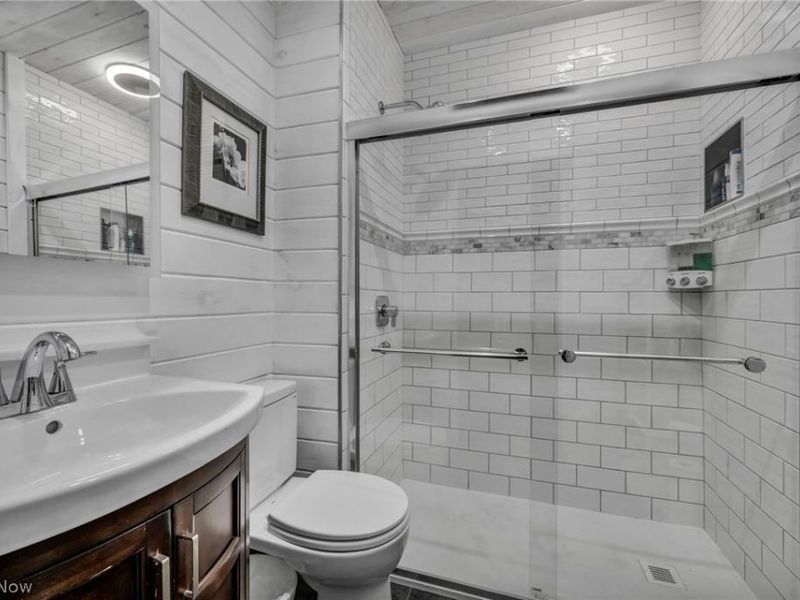 1302 Bonnieview Avenue , Lakewood, OH 44107 Photo 24