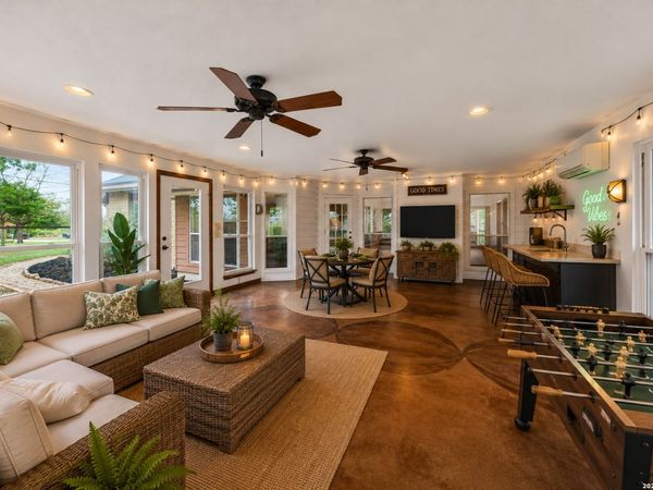 418 County Road 574, Castroville, TX 78009