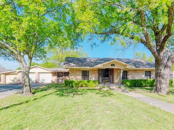 700 S Washington Street, Pilot Point, TX 76258