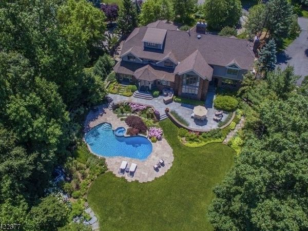 54 Hamilton Dr, North Caldwell, NJ 07006