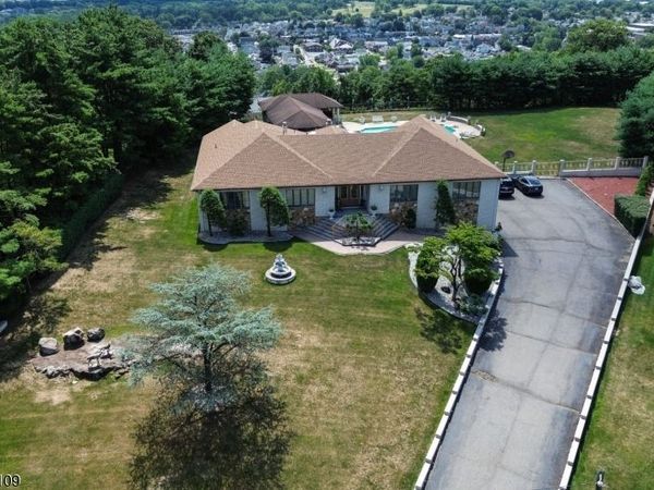 8 Lookout Point Trail, Totowa, NJ 07512
