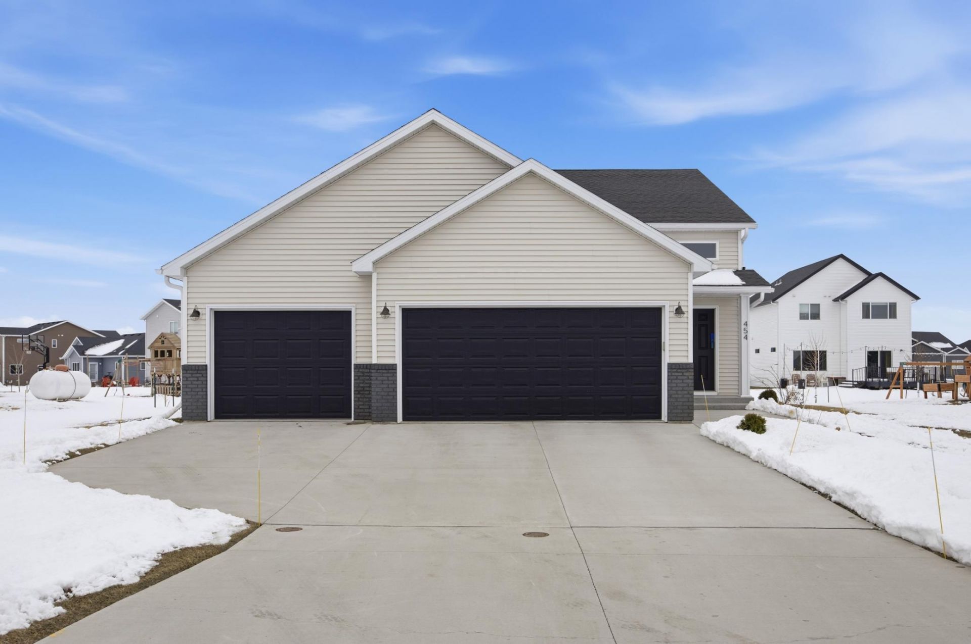 454 Skylane Street , Kindred, ND 58051