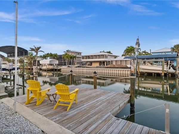 2331 Lemon ST, ST. JAMES CITY, FL 33956