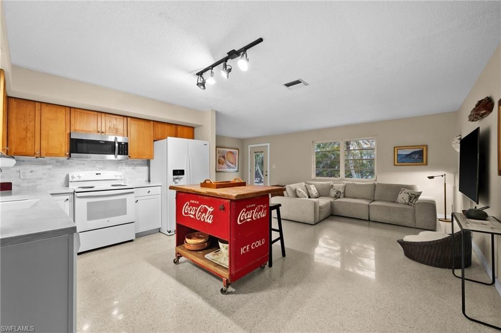 2331 Lemon St, Saint James City, FL 33956 Photo