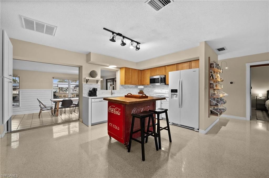 2331 Lemon St, Saint James City, FL 33956 Photo