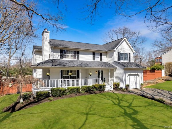 139 Ridgewood Avenue , Farmingville, NY 11738