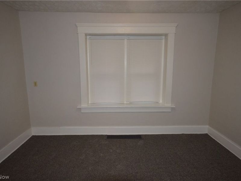 486 Howe Street, Akron, OH 44307 Photo 9