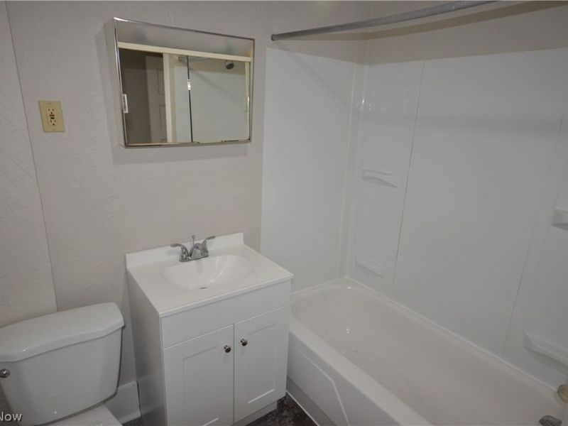 486 Howe Street, Akron, OH 44307 Photo 16