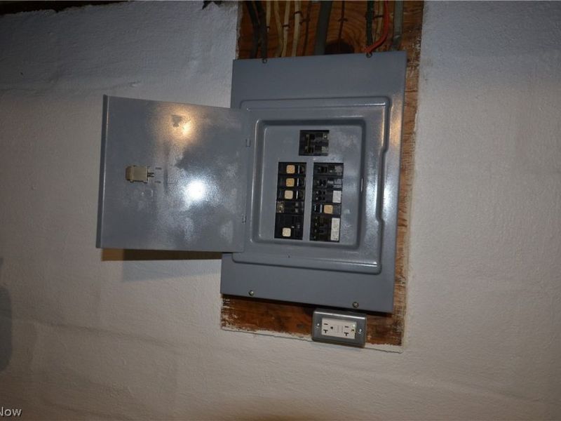 486 Howe Street, Akron, OH 44307 Photo 22