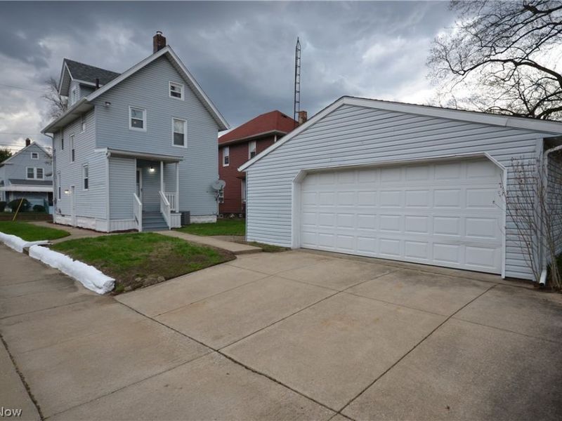 486 Howe Street, Akron, OH 44307 Photo 2