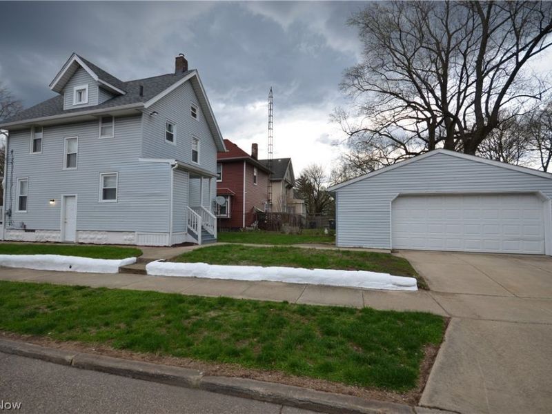 486 Howe Street, Akron, OH 44307 Photo 3