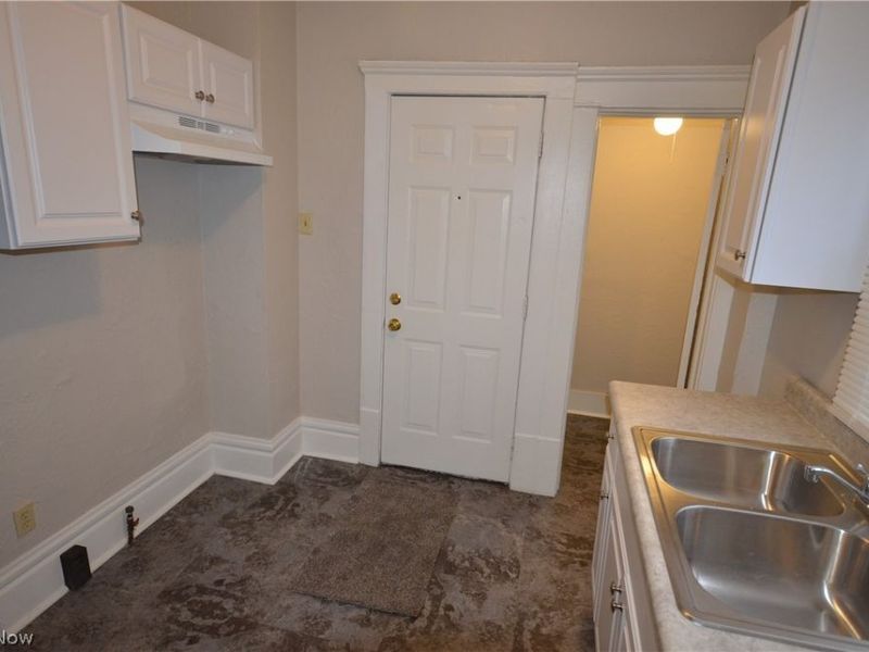 486 Howe Street, Akron, OH 44307 Photo 7