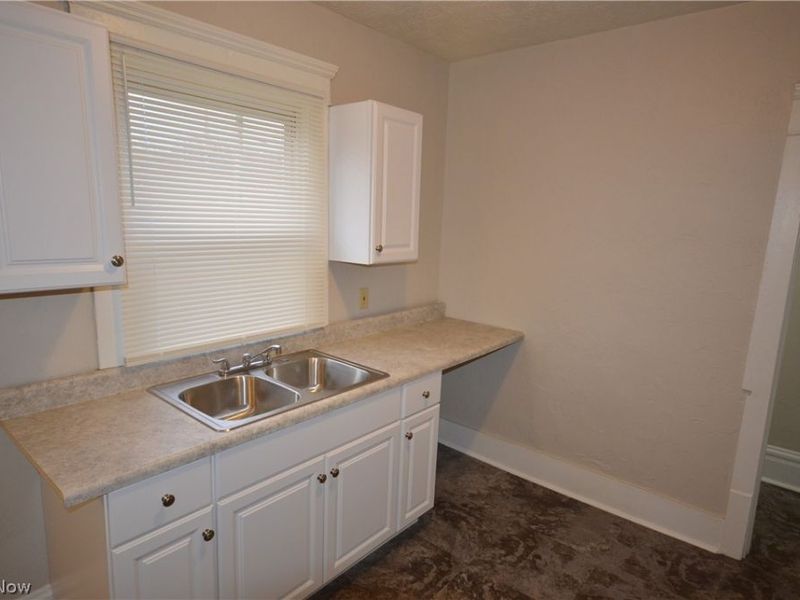 486 Howe Street, Akron, OH 44307 Photo 8