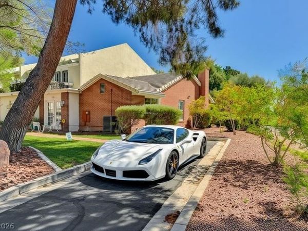 726 Tam O Shanter, Las Vegas, NV 89109