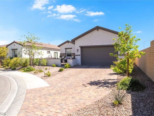 808 Klamath Springs Street, Henderson, NV 89011