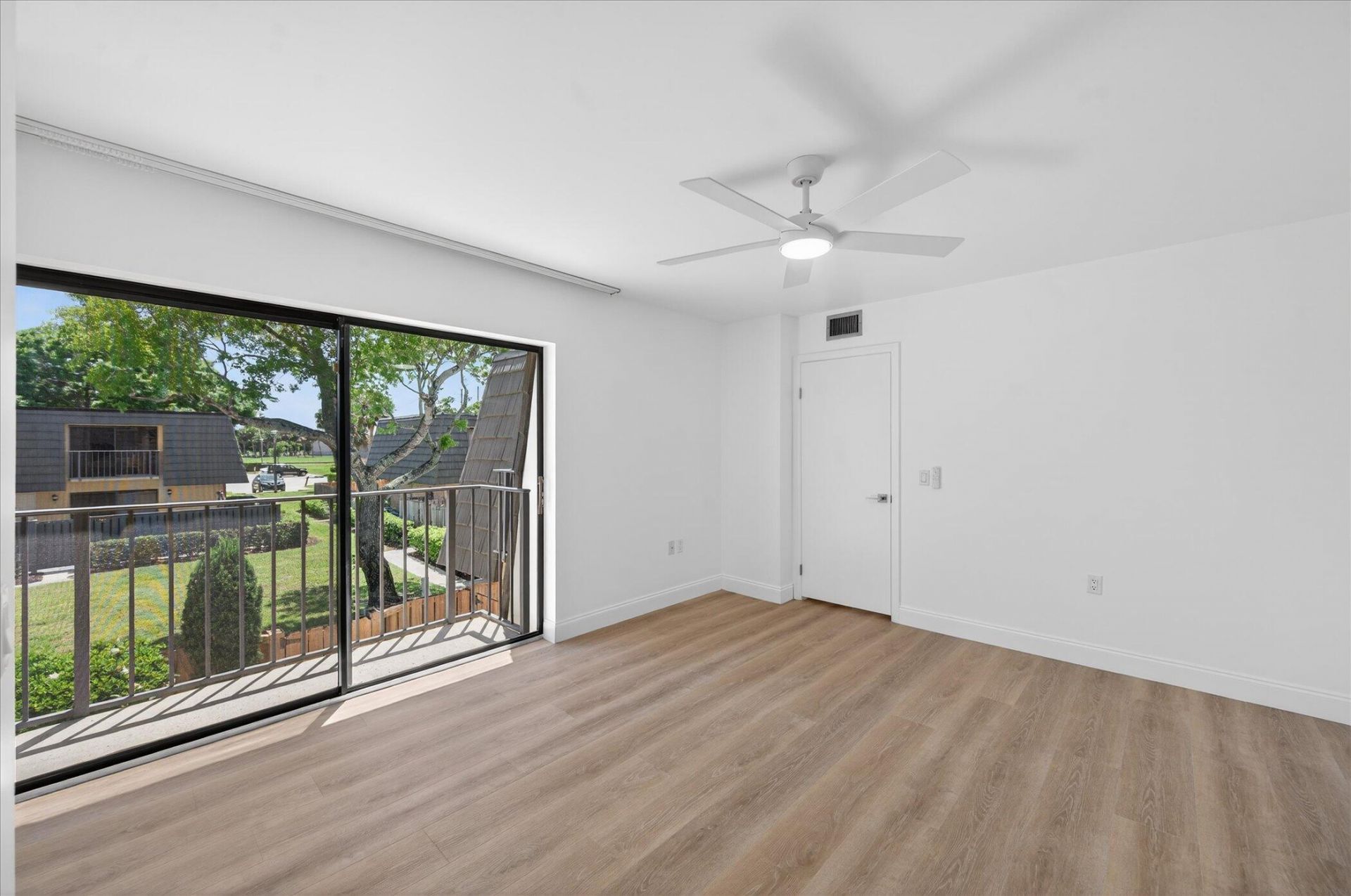 1617 16th Way, West Palm Beach, FL 33407 Photo