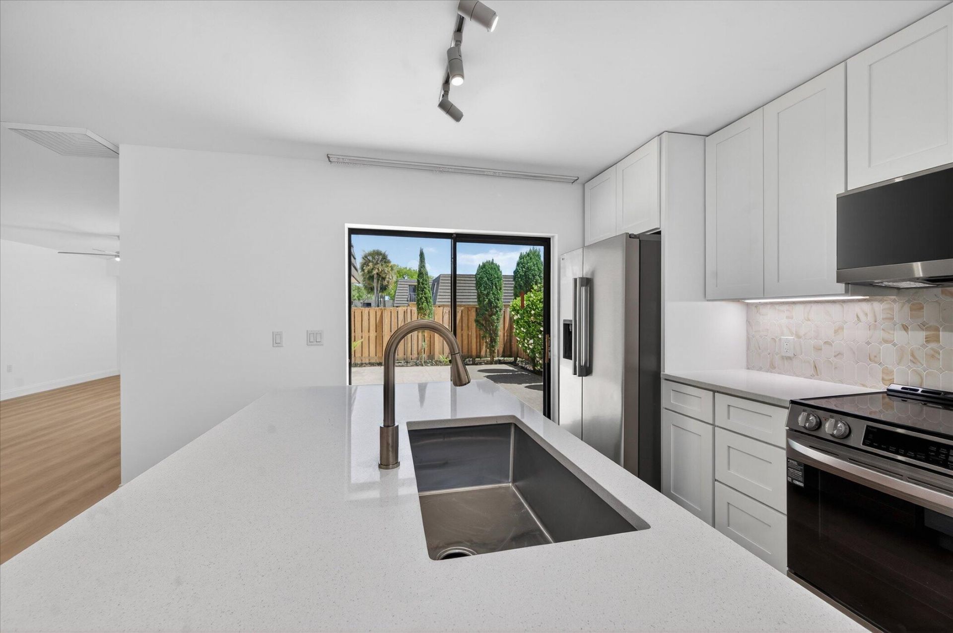 1617 16th Way, West Palm Beach, FL 33407 Photo