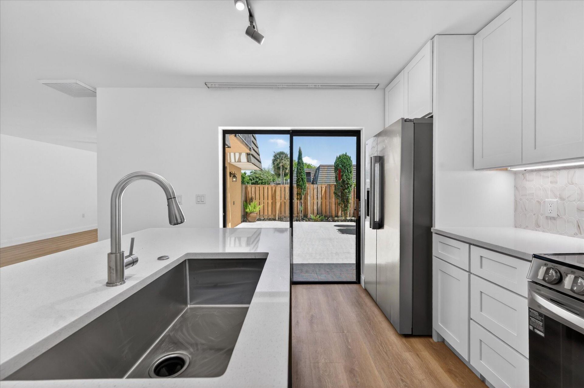 1617 16th Way, West Palm Beach, FL 33407 Photo