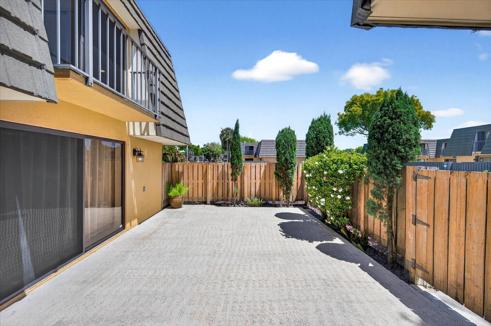 1617 16th Way, West Palm Beach, FL 33407 Photo